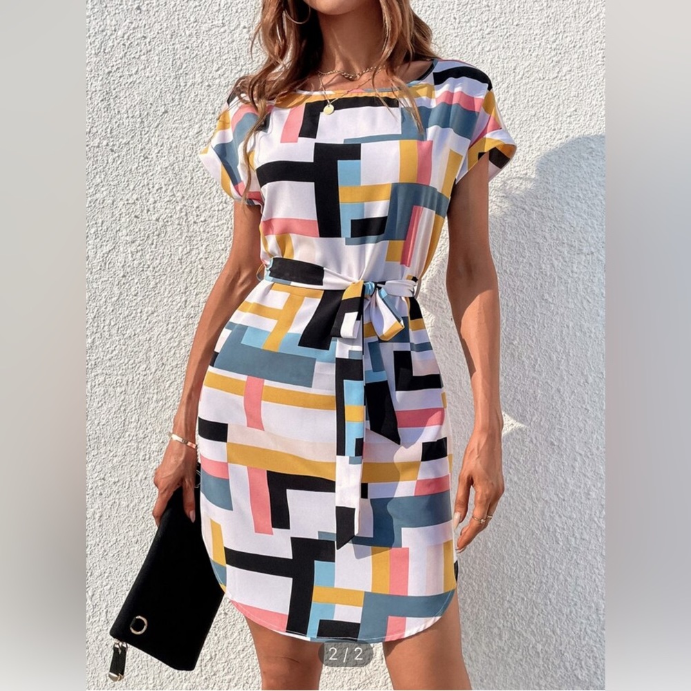 Geo print batwing sleeve curved hem belted dress